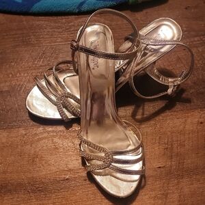 ‼️50%_5+Bundles‼️ Silver Strappy Heels S3